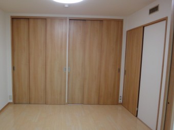 3枚引き戸で出し入れしやすい収納に 3枚引き戸で出し入れしやすい収納に